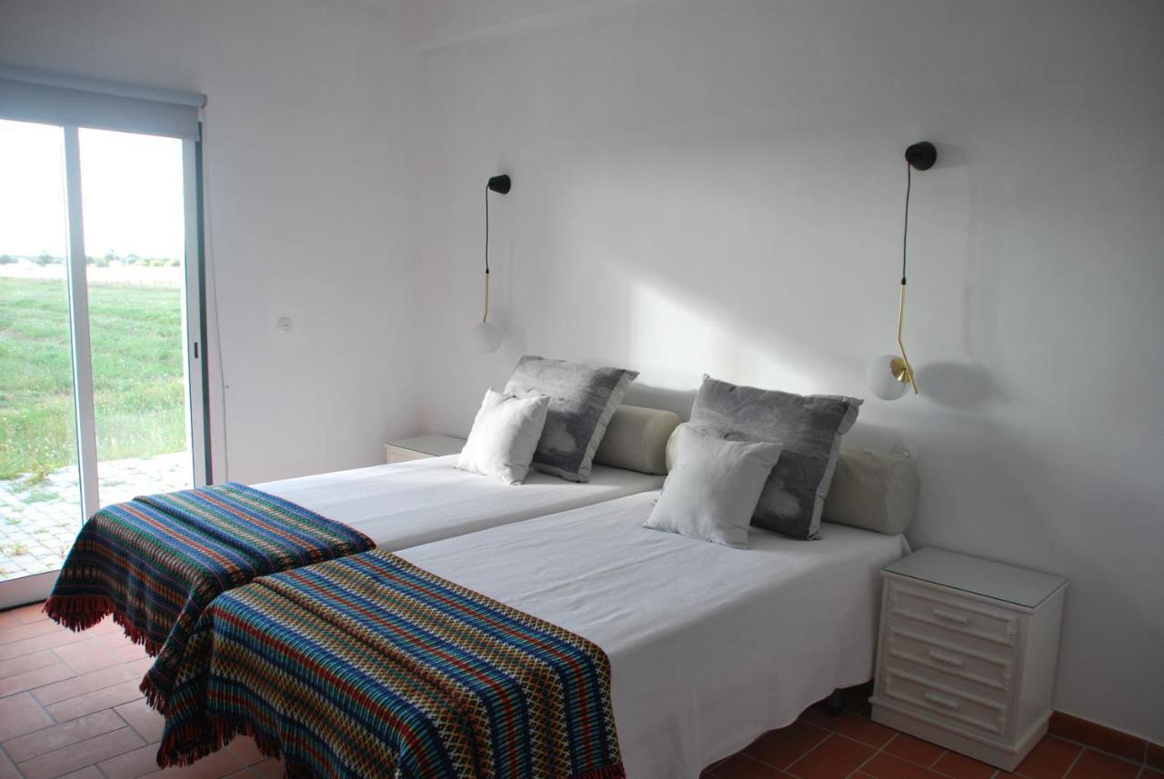 Monte Ramos Guest House Ferreira Do Alentejo Exterior photo
