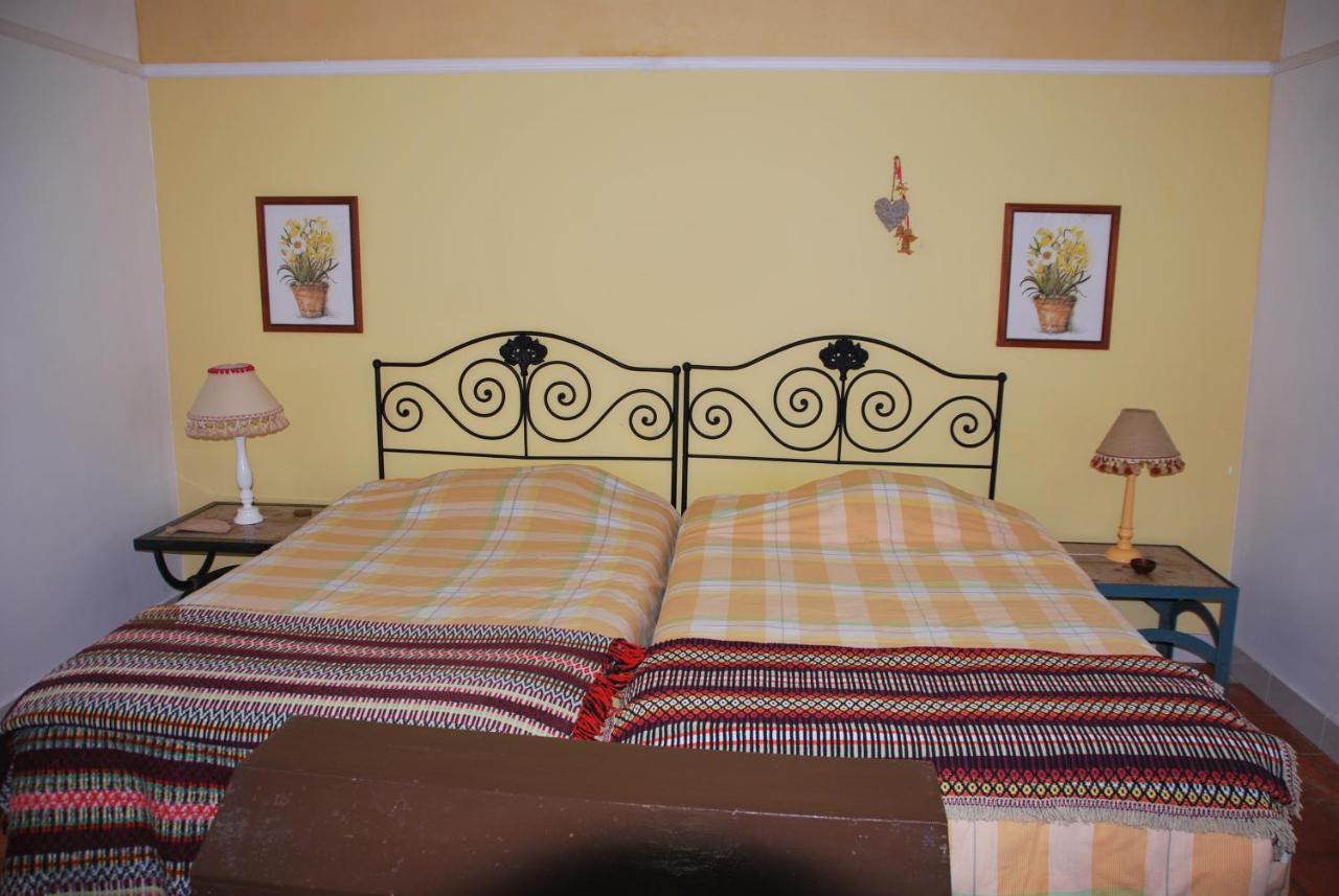Monte Ramos Guest House Ferreira Do Alentejo Exterior photo