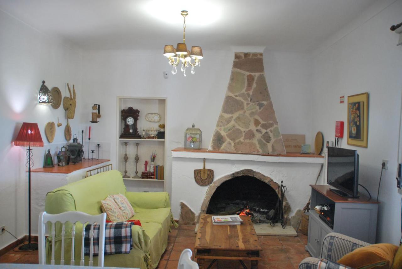 Monte Ramos Guest House Ferreira Do Alentejo Exterior photo
