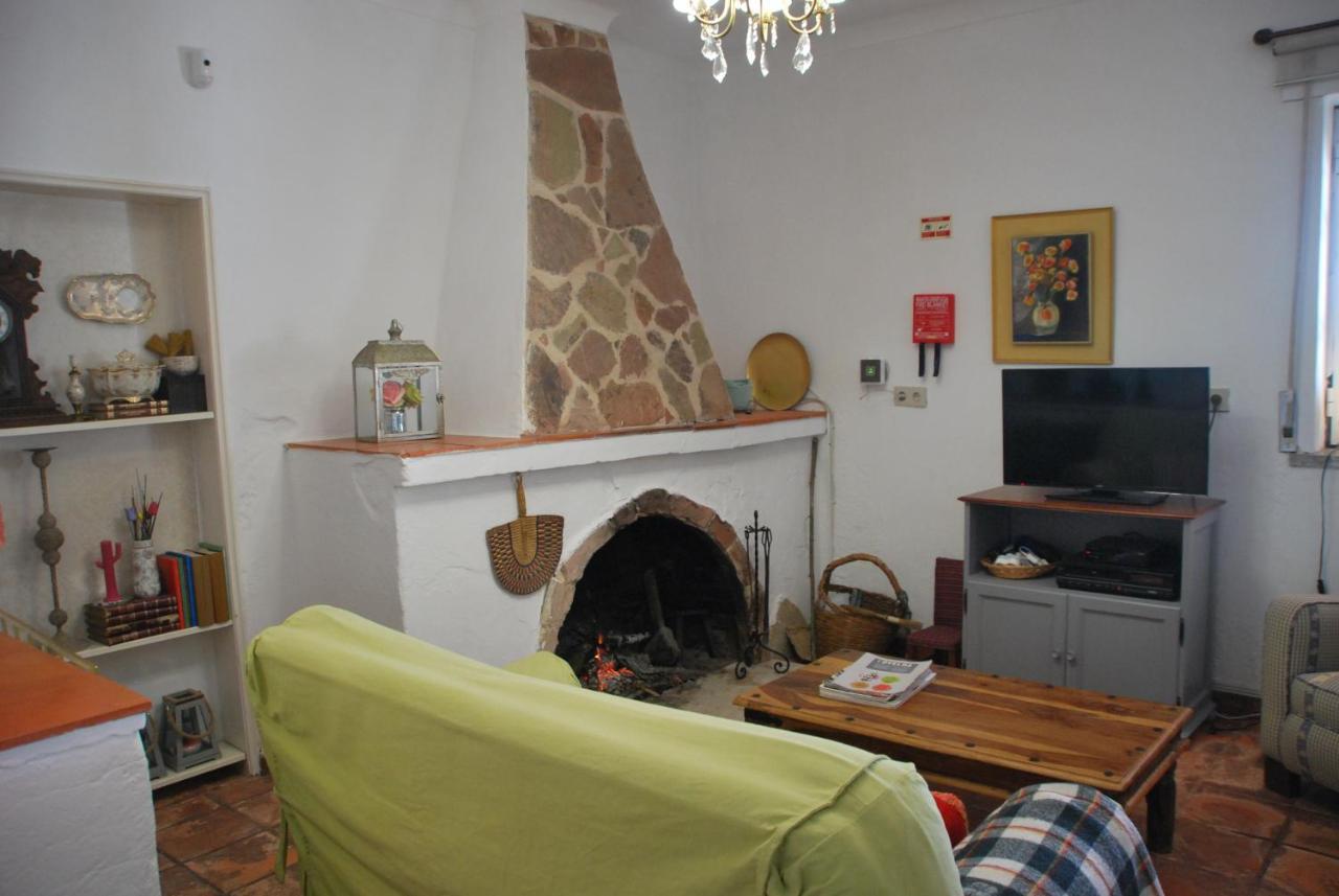 Monte Ramos Guest House Ferreira Do Alentejo Exterior photo